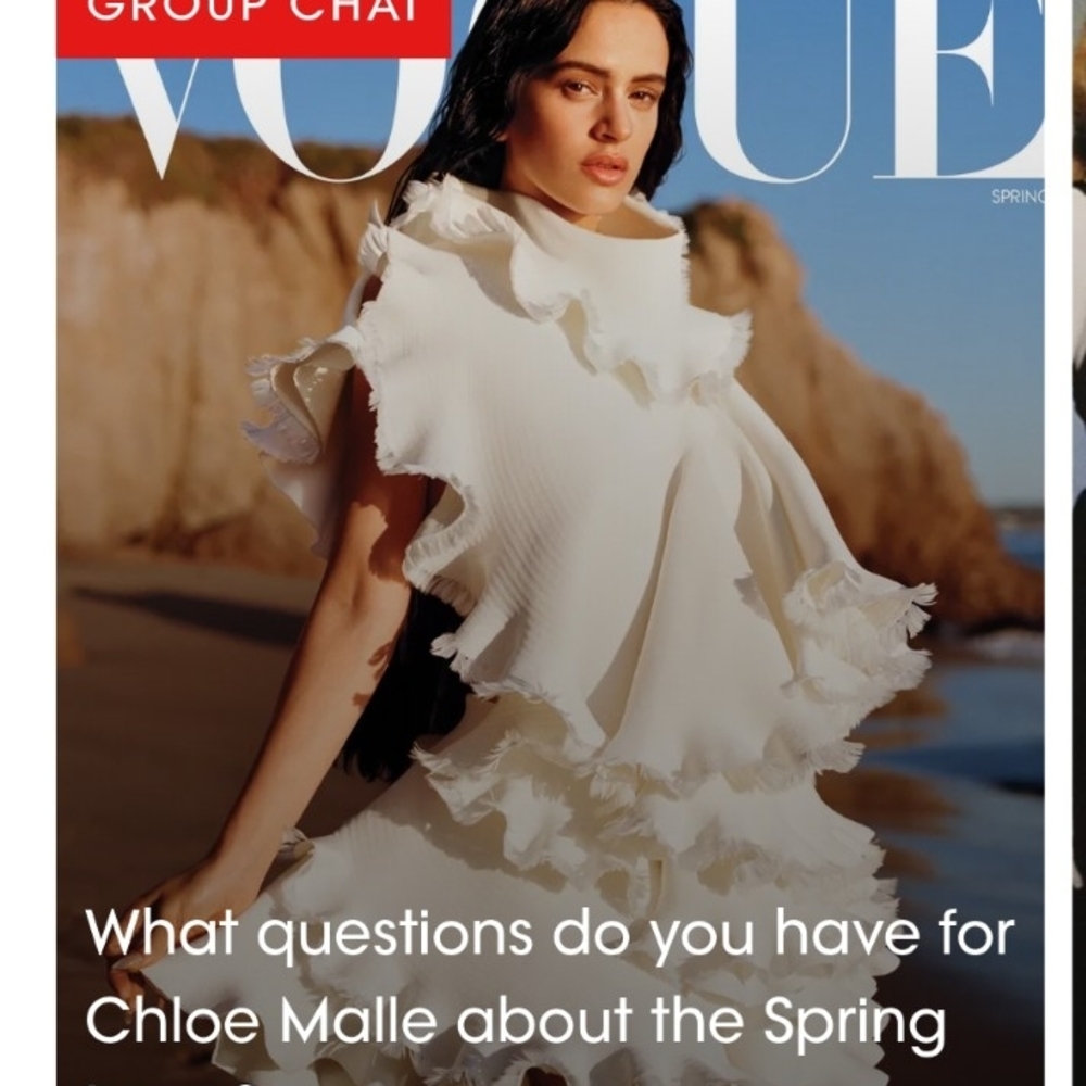 Vogue Spring Edition - White Ruffled Elegance - Picture 3 of 3